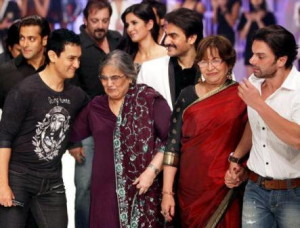 Watch: Aamir Khan consoles Salman Khan's mother
