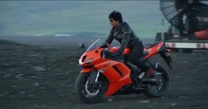 Spotted:  Shah Rukh Khan - Kajol filming on a black beach