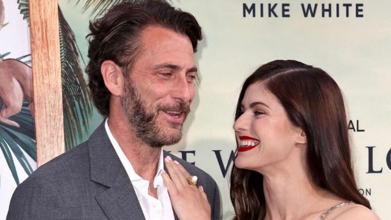 The White Lotus' fame Alexandra Daddario gets engaged to producer Andrew  Form | Bollywood Bubble