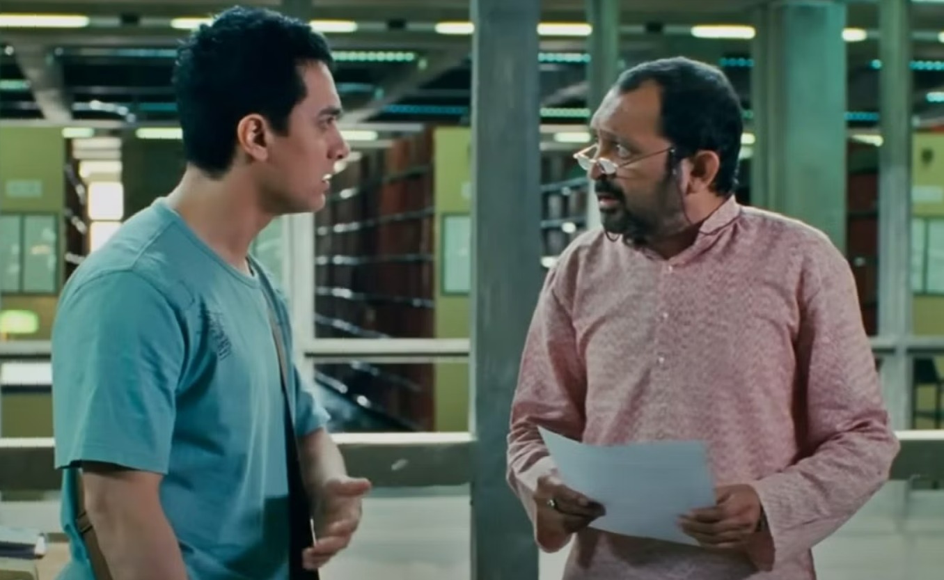 Aamir Khan with Akhil Mishra in 3 Idiots