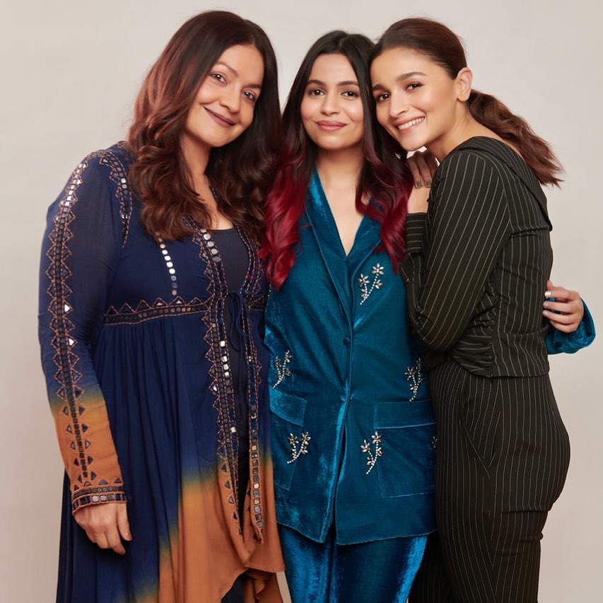 Pooja-Bhatt-poses-with-Shaheen-and-Alia-Bhatt