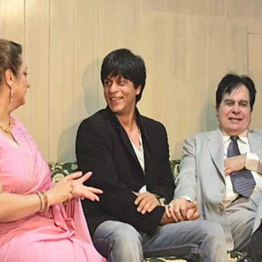 Throwback picture of Shah Rukh Khan with Dilip Kumar and Saira Banu