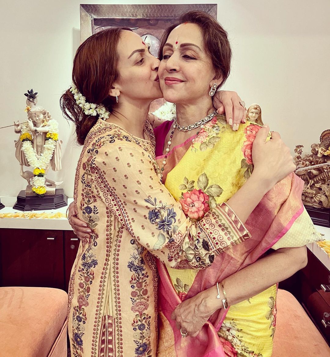 Esha Deol with mom Hema Malini