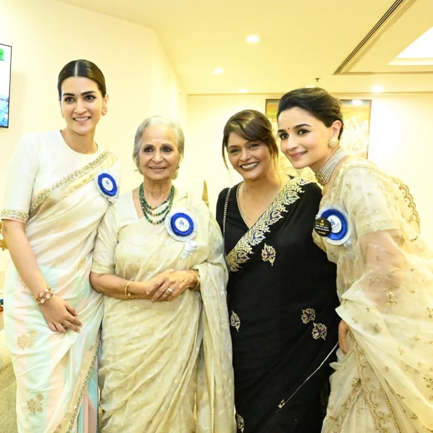 Waheeda Rehman poses with-Alia-Bhatt-Kriti Sanon and Pallavi Joshi