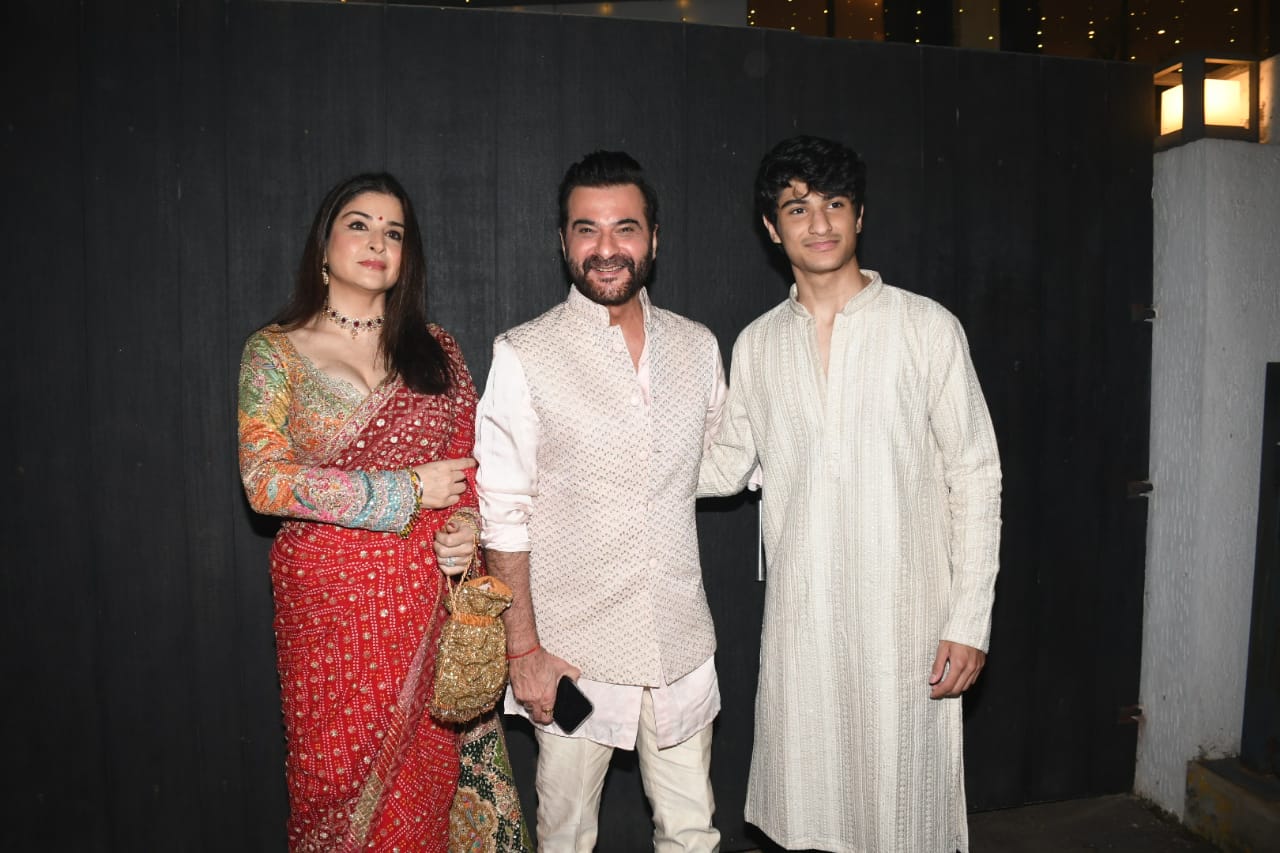 Sanjay Kapoor with family