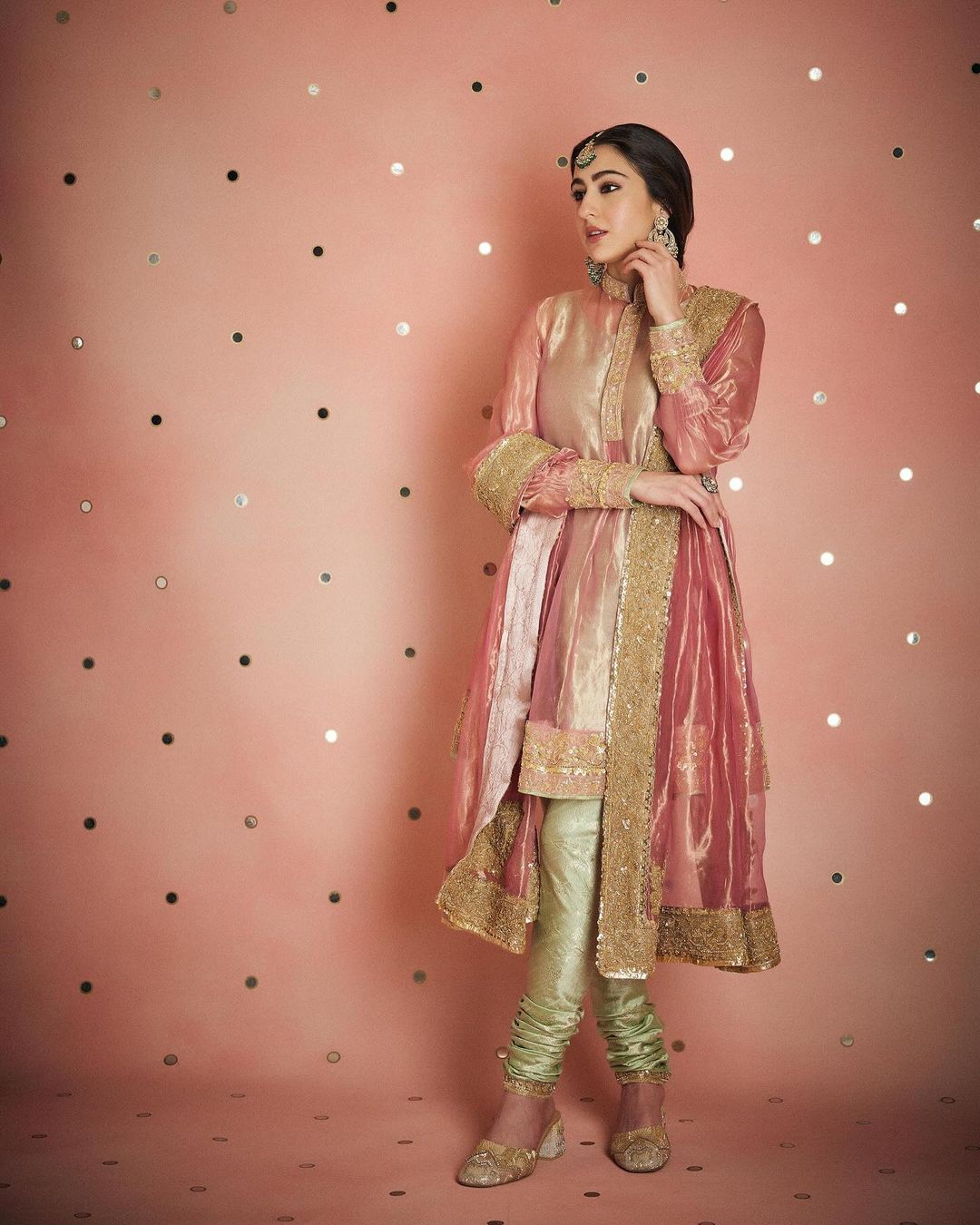 Sara Ali Khan pink suit