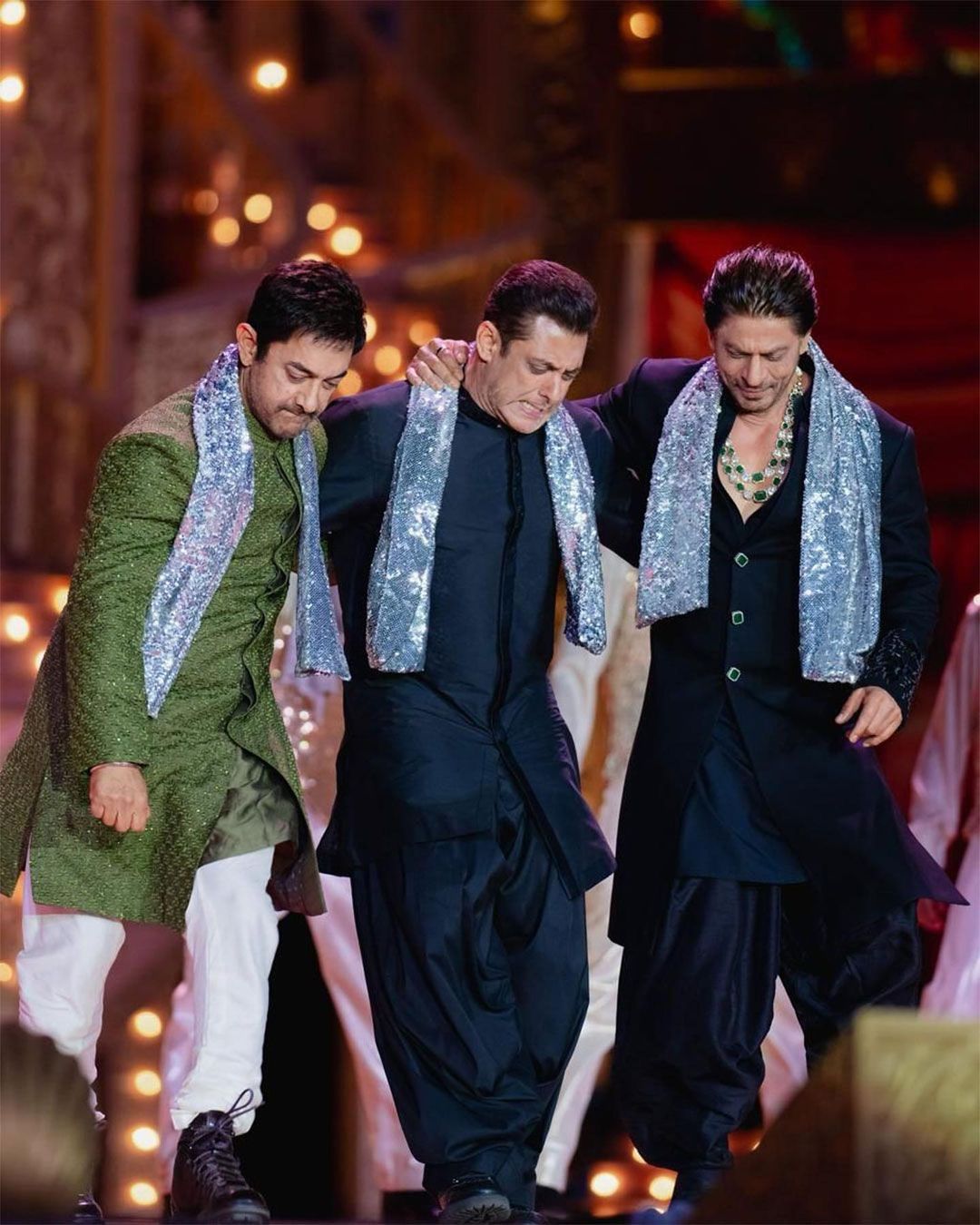 Shah Rukh Khan, Aamir Khan and Salman Khan dancing